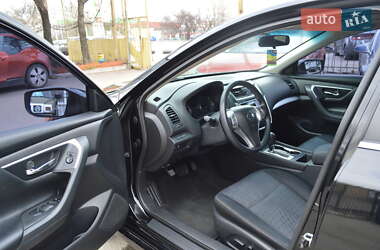 Седан Nissan Altima 2015 в 