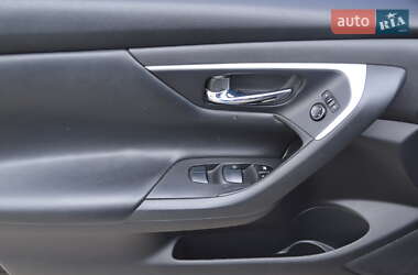 Седан Nissan Altima 2015 в 