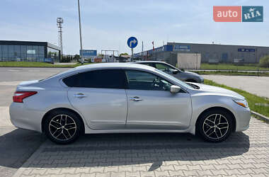 Седан Nissan Altima 2016 в 