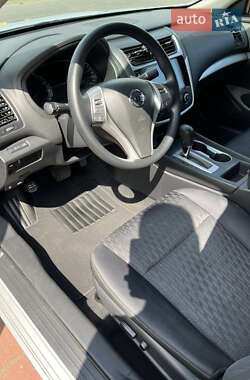 Седан Nissan Altima 2016 в 