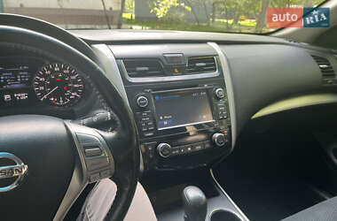 Седан Nissan Altima 2015 в 
