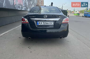 Седан Nissan Altima 2015 в 