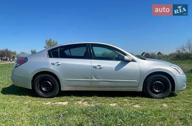 Седан Nissan Altima 2012 в 
