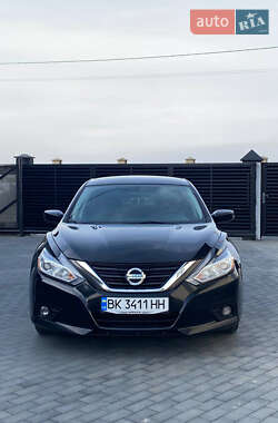 Седан Nissan Altima 2016 в 