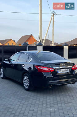 Седан Nissan Altima 2016 в 