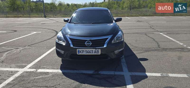Седан Nissan Altima 2015 в 