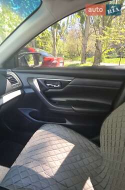 Седан Nissan Altima 2015 в 