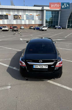 Седан Nissan Altima 2012 в 