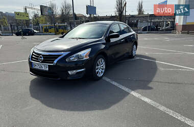 Седан Nissan Altima 2012 в 
