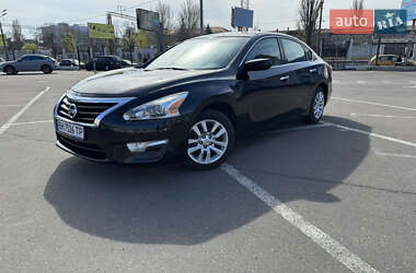 Седан Nissan Altima 2012 в 