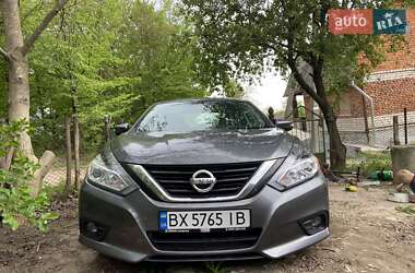 Седан Nissan Altima 2017 в Дунаївцях