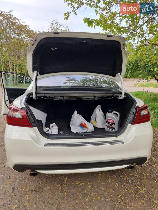 Седан Nissan Altima 2016 в Одессе