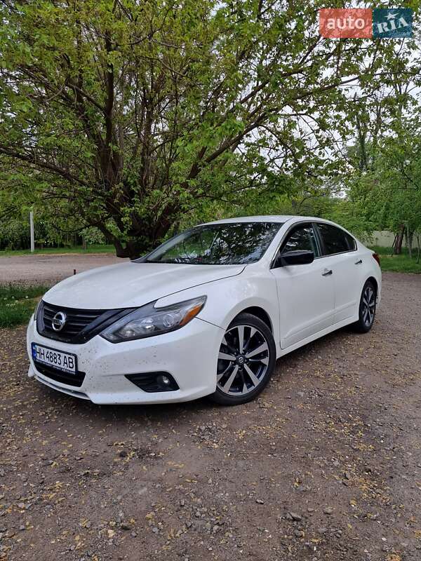 Седан Nissan Altima 2016 в Одессе