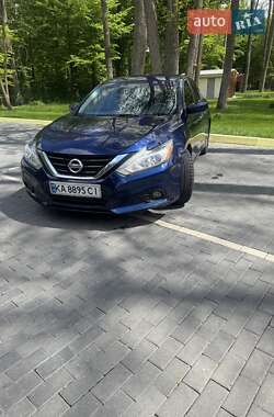 Седан Nissan Altima 2017 в Шепетівці
