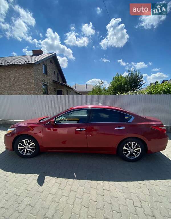 Седан Nissan Altima 2016 в Коломиї