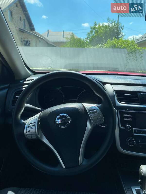 Седан Nissan Altima 2016 в Коломиї