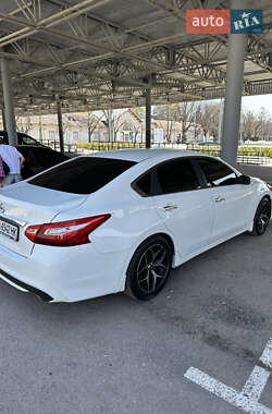 Седан Nissan Altima 2016 в 