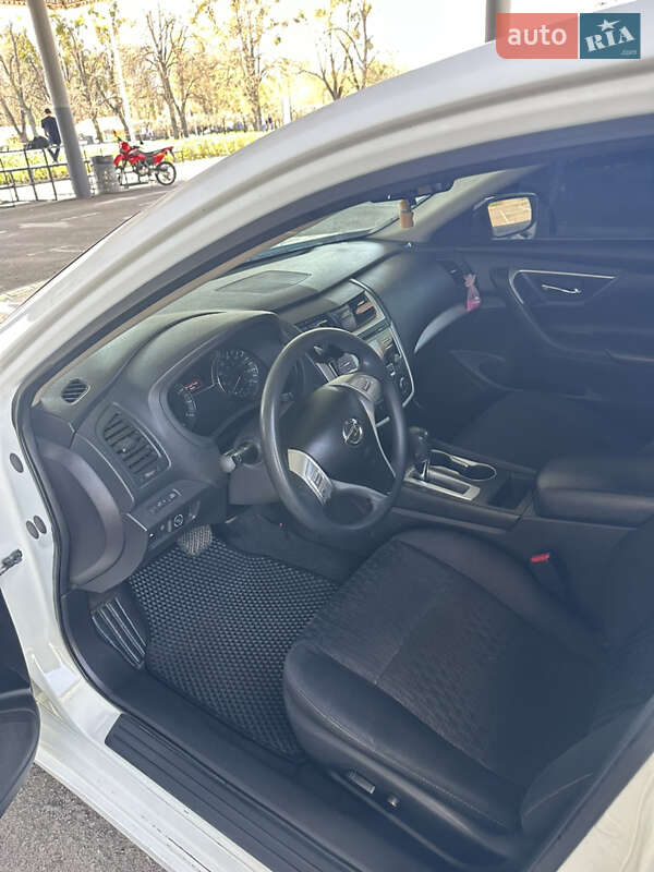Седан Nissan Altima 2016 в Києві