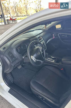 Седан Nissan Altima 2016 в 