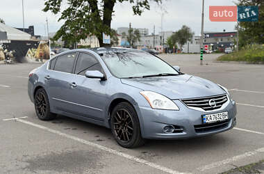 Седан Nissan Altima 2011 в 