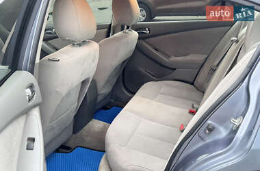 Седан Nissan Altima 2011 в 