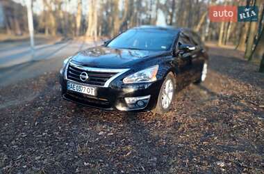 Седан Nissan Altima 2014 в Черновцах