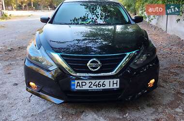 Седан Nissan Altima 2015 в Запоріжжі