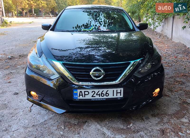 Седан Nissan Altima 2015 в 