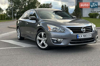 Седан Nissan Altima 2015 в Киеве