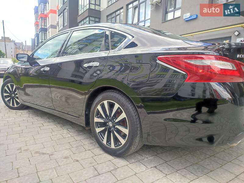 Седан Nissan Altima 2018 в Ивано-Франковске
