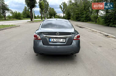 Седан Nissan Altima 2015 в 