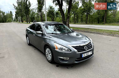 Седан Nissan Altima 2015 в 