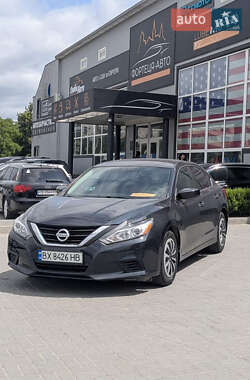 Седан Nissan Altima 2017 в Кам'янець-Подільському