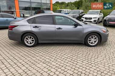 Седан Nissan Altima 2015 в 