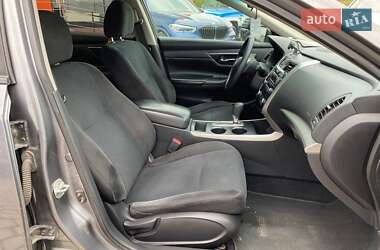 Седан Nissan Altima 2015 в 