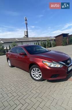 Седан Nissan Altima 2016 в Золочеве