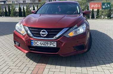 Седан Nissan Altima 2016 в Золочеві