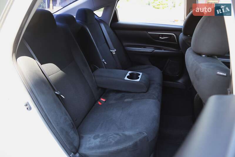 Седан Nissan Altima 2015 в Киеве фото 10 Седан Nissan Altima 2015 в Киеве