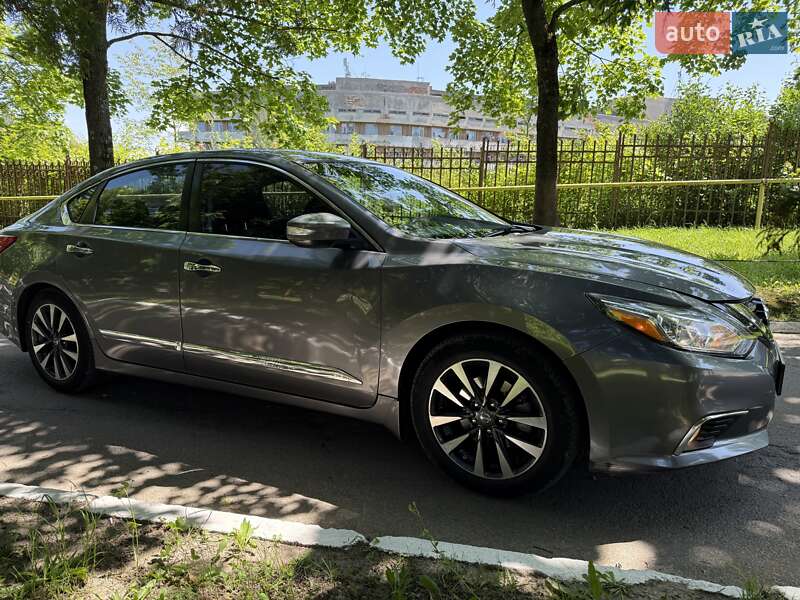 Седан Nissan Altima 2016 в Дрогобичі