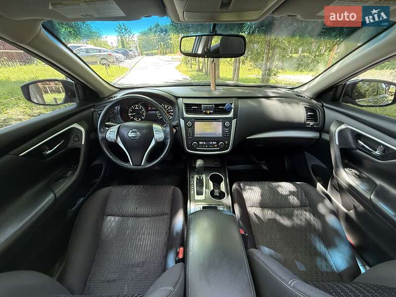 Седан Nissan Altima 2016 в Дрогобичі