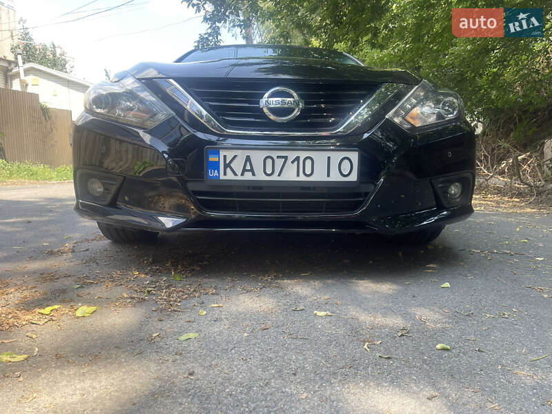 Седан Nissan Altima 2017 в Киеве