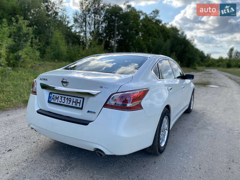 Седан Nissan Altima 2012 в Бердичеве