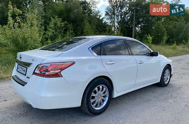 Седан Nissan Altima 2012 в Бердичеві