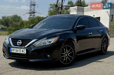 Седан Nissan Altima 2015 в Запоріжжі