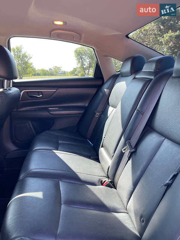 Седан Nissan Altima 2017 в Кам'янському