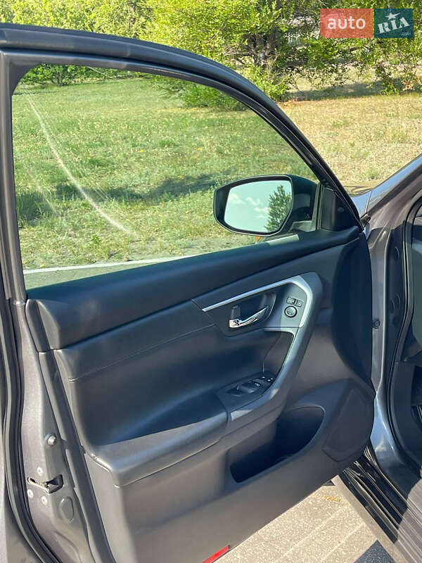 Седан Nissan Altima 2017 в Кам'янському