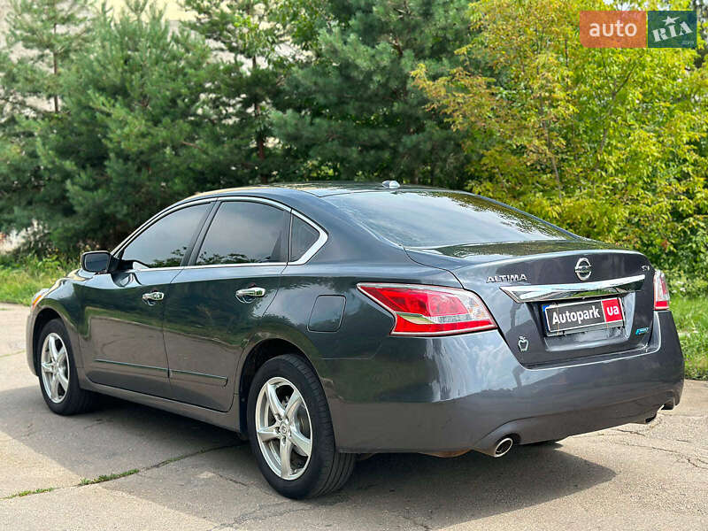 Седан Nissan Altima 2013 в Вінниці