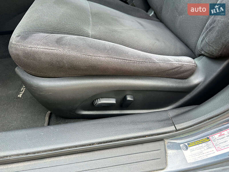 Седан Nissan Altima 2013 в Вінниці