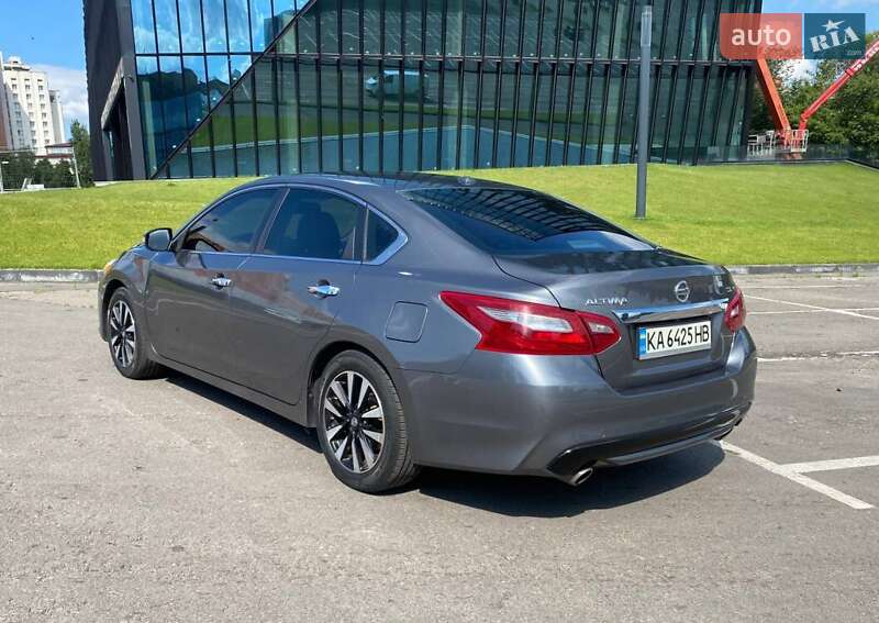 Седан Nissan Altima 2018 в Киеве