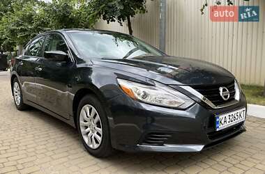 Седан Nissan Altima 2017 в Бучі